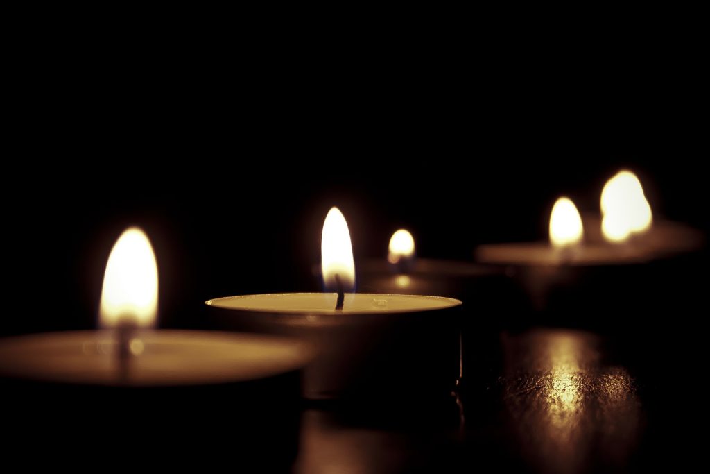candles-209157_1920